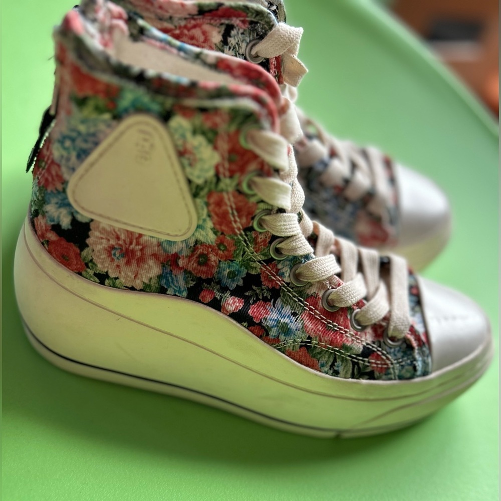 🖤FINAL SALE PRICE🖤 R13 Platform Hightop Floral Sneaker